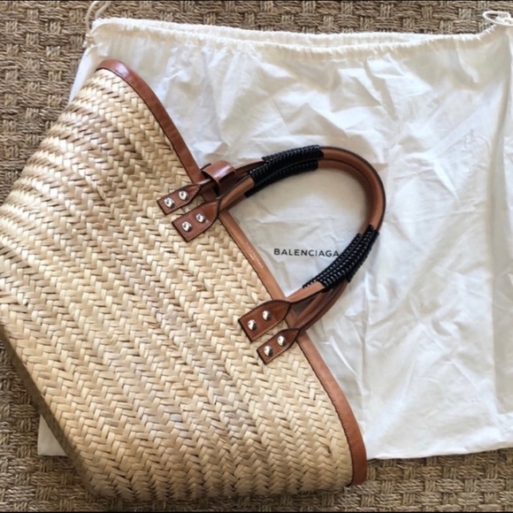 AUTHENTIC- Balenciaga straw beach tote 👜 💕 - Picture 3 of 6